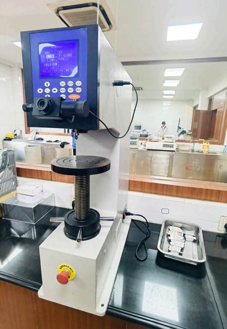 Brinell hardness tester